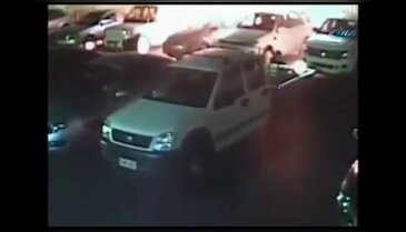 Benzin çalarken kendini yaktı