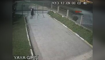 Yeni doğan bebeğin terk edilişi kamerada