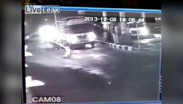 İki motosiklet böyle kafa kafaya çarpıştı