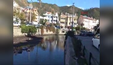 Marmaris'te deniz 3 metre çekildi