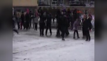Okul bahçesi değil buz pisti