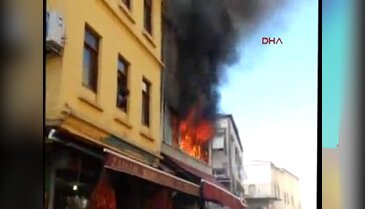 Yanan binanın üçüncü katından atladı