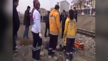 Engelli kadına tren çarptı
