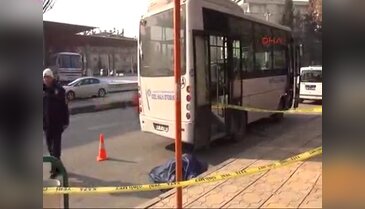 İnmeye çalıştığı otobüsün altında kalarak öldü