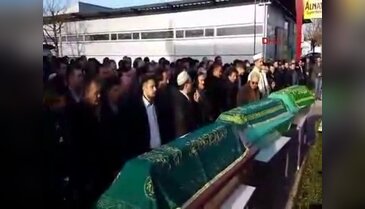Kazada ölen 3 Türk genci için cenaze töreni yapıldı