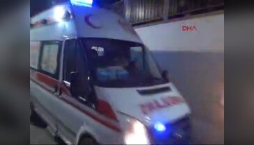 Motosiklet ticari araca çarptı: 3 yaralı
