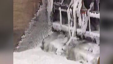 Enerji üreten Kars çayı buz tuttu