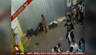 Göçmenlerin hortumla yıkanması ülkeyi ayağa kaldırdı