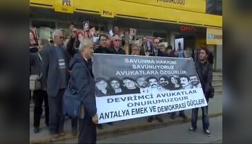 Tutuklu avukatlara dayanışma kartı