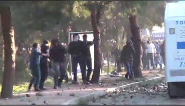 Üniversitede eyleme polis müdahalesi