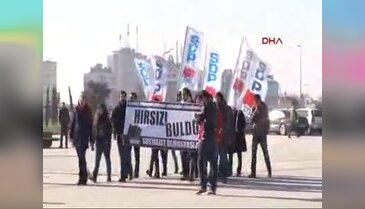 Adliye önünde eylem