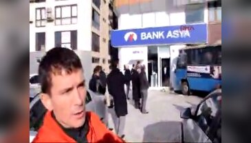 Yolcu minibüsü bankaya çarptı