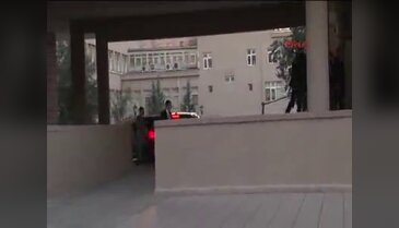 AK Parti'de iki bakan istifa etti