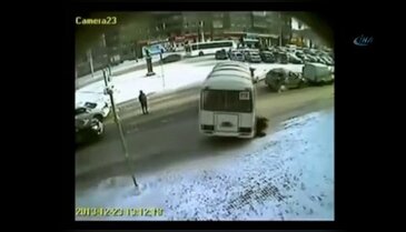 Otobüsün altında kaldılar