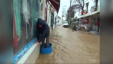 Sağanak yağış hayatı olumsuz etkiledi