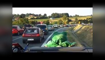 Polonya'da ambulansa nasıl yol veriliyor?