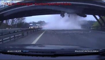 Yüksek araç köprü yüksekliğini hesaba katamadı...