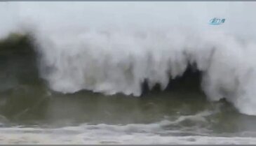 Tsunami gibi dalga