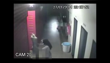 Cansız mankene tecavüz etti!