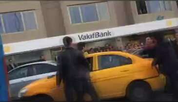 Taksiler birbirine girdi