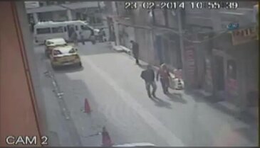 Eski sevgililerin bıçaklı kavgası kamerada