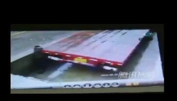 Dikkatsiz sürücü canından etti
