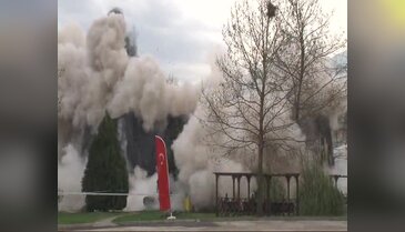 Bursa'da 4 katlı bina 15 saniyede yerle bir oldu