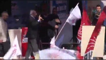 Kılıçdaroğlu'na ayakkabı şoku