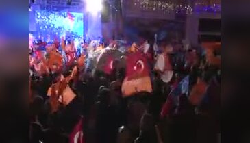 AK Parti Bursa'da zaferi böyle kutladı - 1