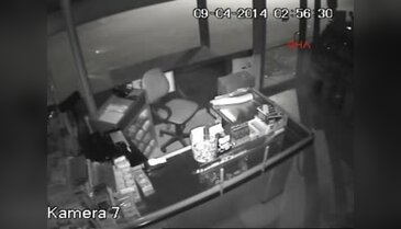 Bursa'da camı taşla kırıp kasayı böyle çaldılar