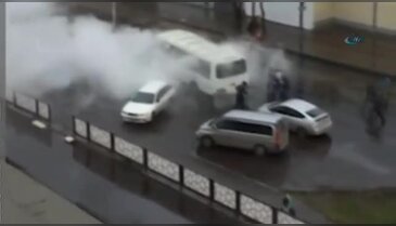 Yol çöktü, otobüstekiler haşlandı: 13 yaralı