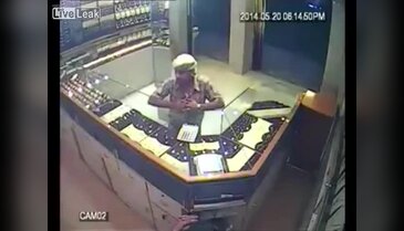 Kuyumcu soygunu güvenlik kamerasında