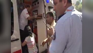 Adliye önünde bıçaklı kavga