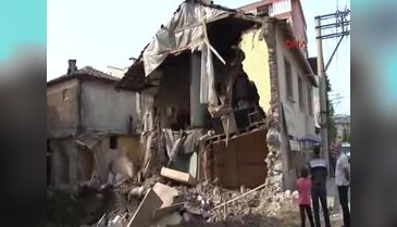 Bursa'da ev çöktü