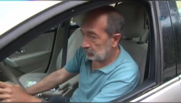 Araçlar ters döndü, çatılar uçtu