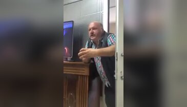 Dünya yuvarlak değildir!
