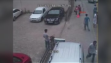 6 kişi birden saldırdı
