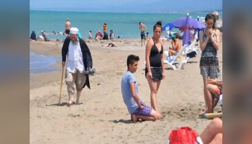 Plajda kadınlara kapanın broşürü