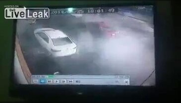 Bomba yüklü araç havaya uçtu