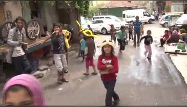 Suriyeliler yapılan yardımları böyle satıyor