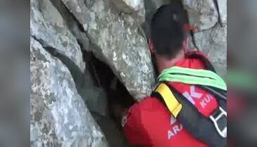 Mahsur kalan keçiyi Akut kurtardı