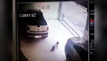 Geri giderken bebeği fark etmeyince...