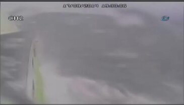 Feribottaki cam böyle patladı