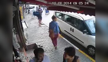 Taksim'deki spatula dehşeti kamerada