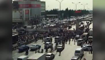 Üst geçit çöktü, ölü ve yaralılar var