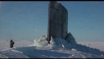 Buzullara denizaltı çıkarması