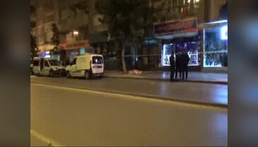 Önce kızını attı, sonra kendi atladı