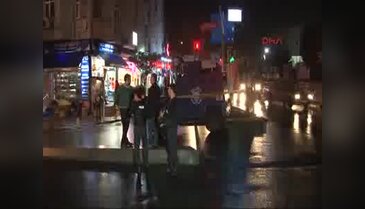 Çekirdek yiyerek izlediler...