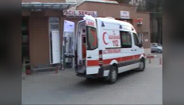 İlkokul öğrencisinin üstüne demir kapı devrildi