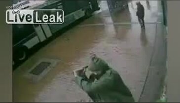 Polise baltalı saldırı kamerada